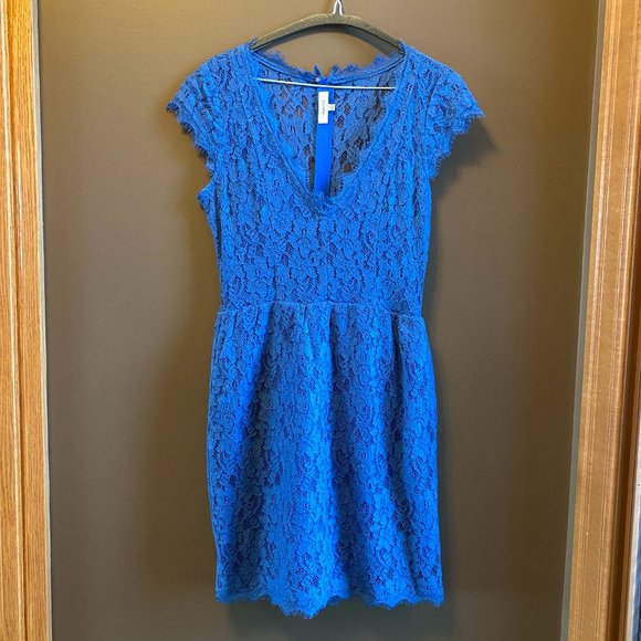 Aritizia Babaton Tobias Blue Lace Dress - Size 4 - Picture 1 of 8
